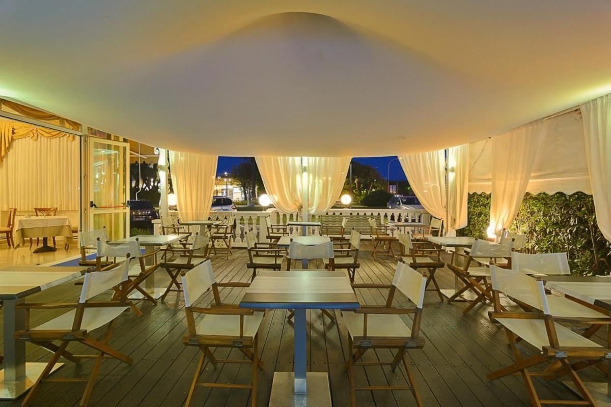 Hotel Coluccini Марина-ді-П'єтразанта Екстер'єр фото
