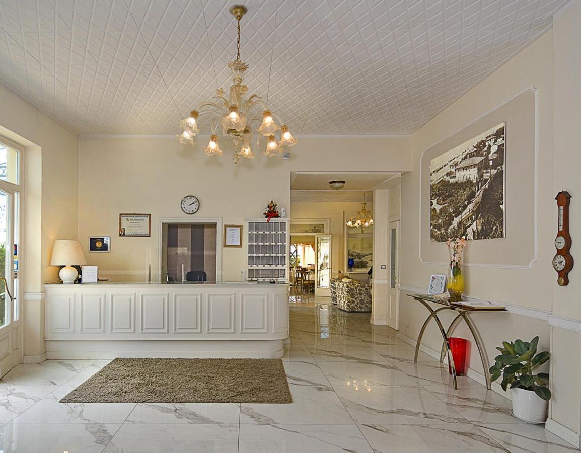 Hotel Coluccini Марина-ді-П'єтразанта Екстер'єр фото