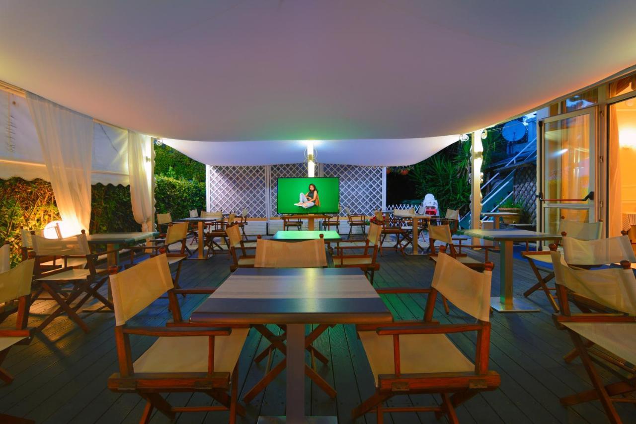 Hotel Coluccini Марина-ді-П'єтразанта Екстер'єр фото