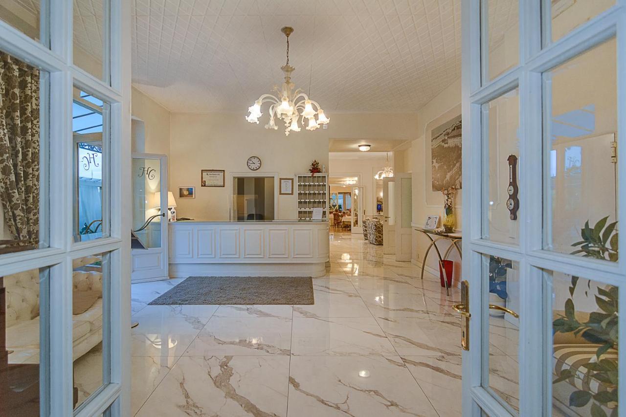 Hotel Coluccini Марина-ді-П'єтразанта Екстер'єр фото