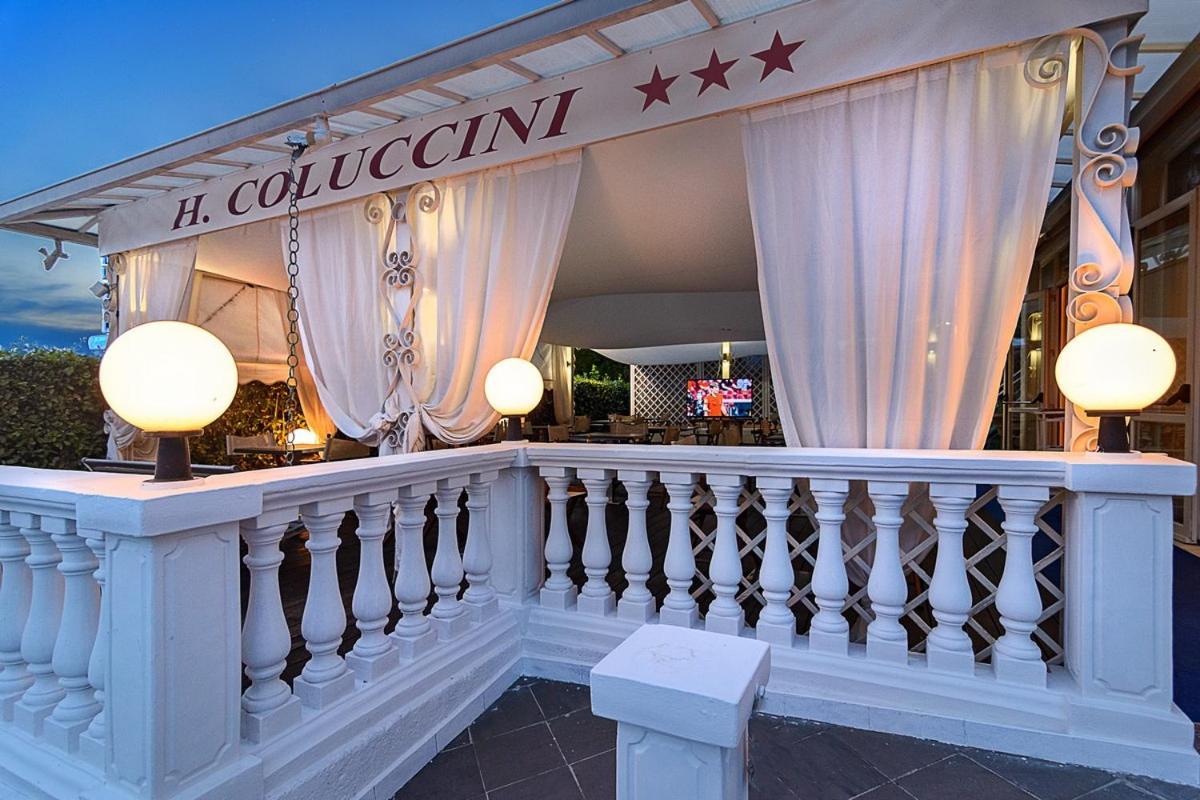 Hotel Coluccini Марина-ді-П'єтразанта Екстер'єр фото