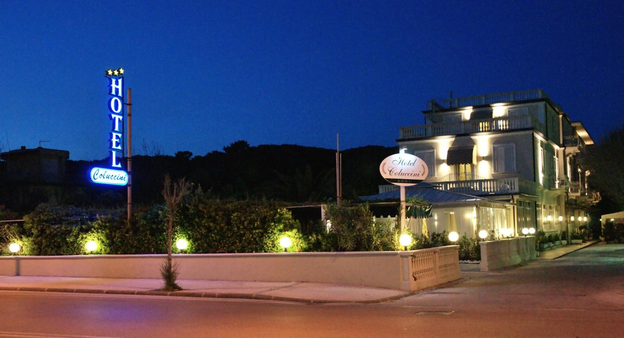 Hotel Coluccini Марина-ді-П'єтразанта Екстер'єр фото