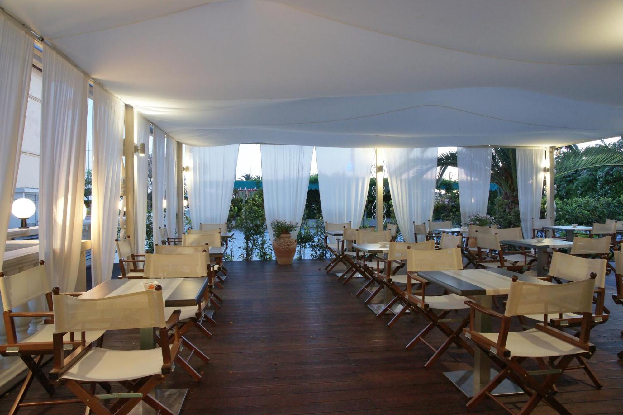 Hotel Coluccini Марина-ді-П'єтразанта Екстер'єр фото