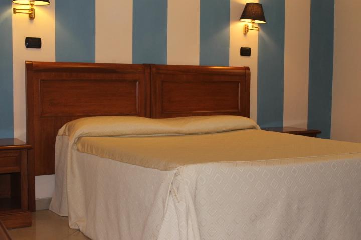 Hotel Coluccini Марина-ді-П'єтразанта Екстер'єр фото