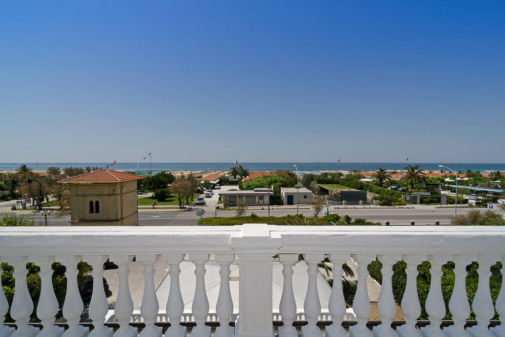 Hotel Coluccini Марина-ді-П'єтразанта Екстер'єр фото