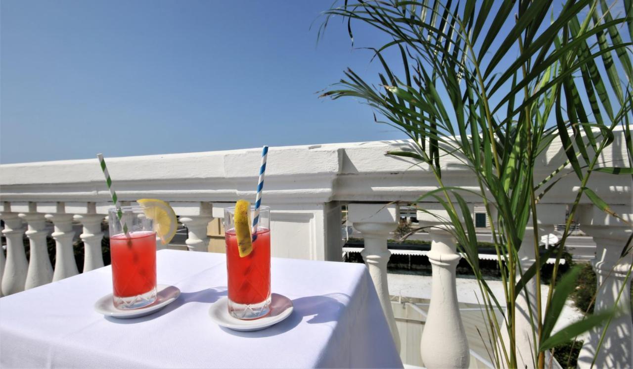 Hotel Coluccini Марина-ді-П'єтразанта Екстер'єр фото